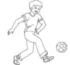ילד משחק בכדור